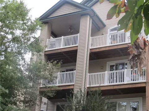232 Kings Pointe Dr, Seneca, SC 29678 photo 1