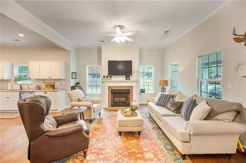 110 W Hampton Ave, Honea Path, SC 29654 photo 5