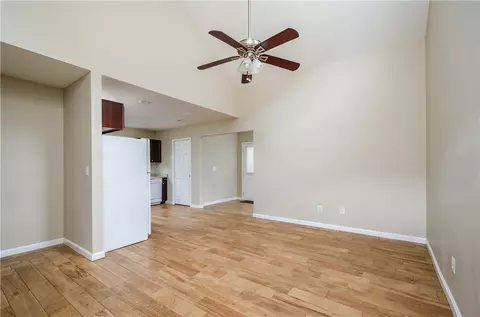 137 Crown Ct, Williamston, SC 29697 photo 2