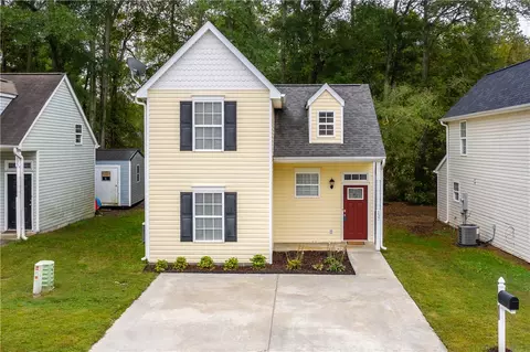 137 Crown Ct, Williamston, SC 29697 photo 1
