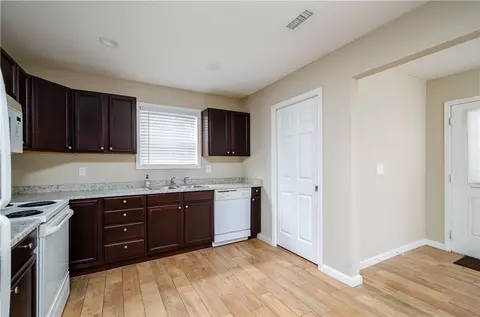 137 Crown Ct, Williamston, SC 29697 photo 5