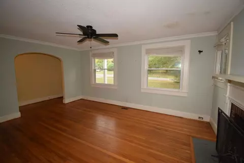 517 E Main St, Pendleton, SC 29670 photo 4
