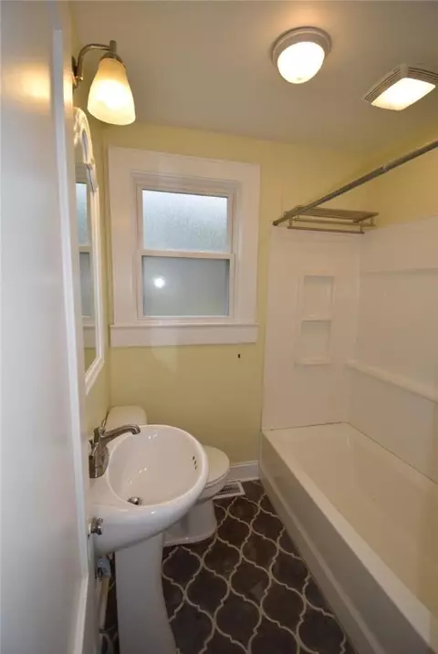 517 E Main St, Pendleton, SC 29670 photo 9