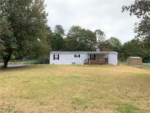 214 Rayfield Dr, Easley, SC 29640 photo 1