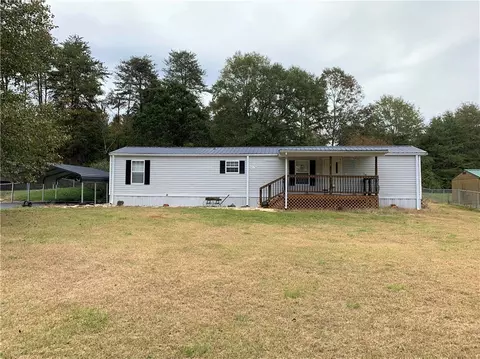 214 Rayfield Dr, Easley, SC 29640 photo 3