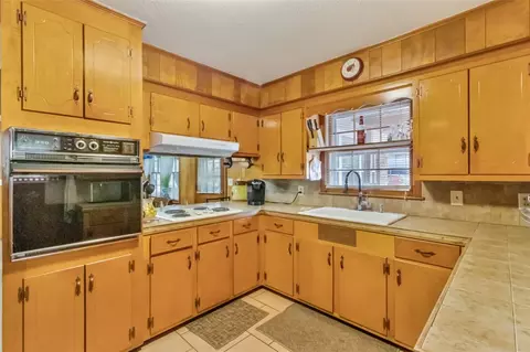 200 E Crescent Dr, Seneca, SC 29678 photo 3