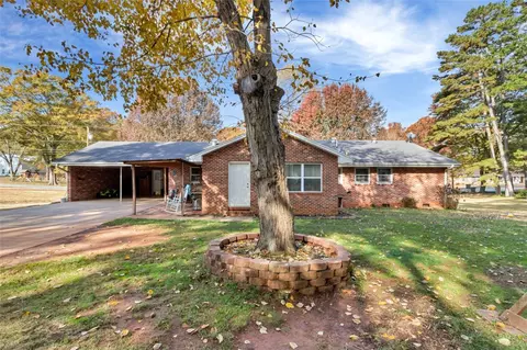 200 E Crescent Dr, Seneca, SC 29678 photo 2