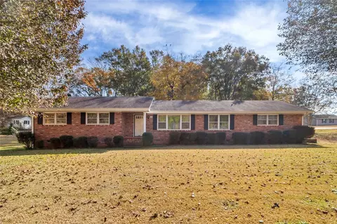 200 E Crescent Dr, Seneca, SC 29678 photo 1