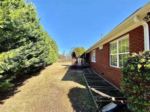 102 Ashe Ct, Easley, SC 29642 photo 34