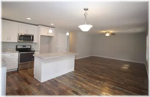 14019 E Camelia Ln, Seneca, SC 29678 photo 6