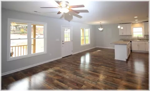14019 E Camelia Ln, Seneca, SC 29678 photo 4
