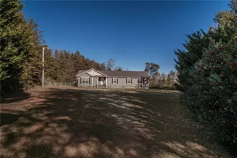 104 Heaton Cir, Easley, SC 29640 photo 2