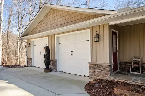 112 Mohawk Ln, Westminster, SC 29693 photo 4
