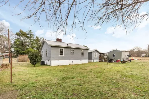 104 S Maple St, Walhalla, SC 29691 photo 8