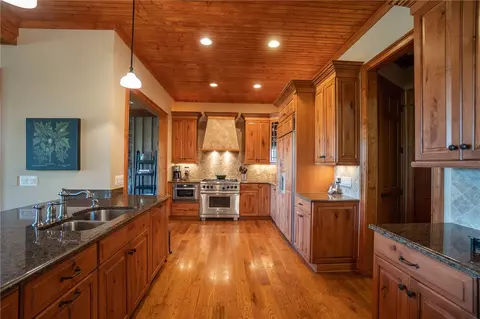 102 Teaberry Ln, Sunset, SC 29685 photo 9