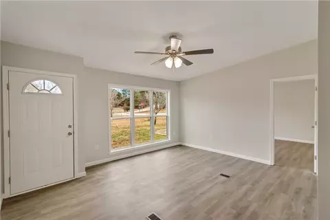 252 Earle Rd, Central, SC 29630 photo 4