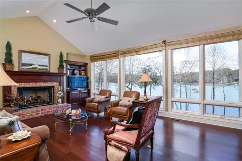 426 E Waterside Dr, Seneca, SC 29672 photo 9