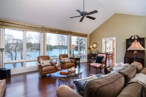 426 E Waterside Dr, Seneca, SC 29672 photo 11