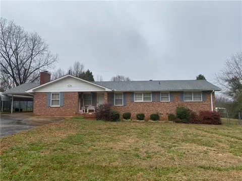 121 Cloverhill Dr, Anderson, SC 29624 photo 3