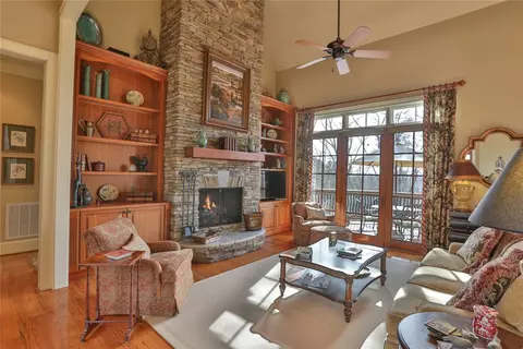 528 S Point Blvd, Sunset, SC 29685 photo 3