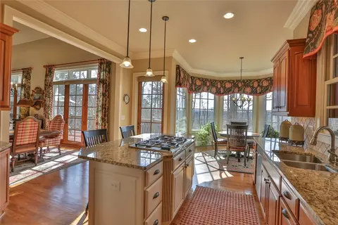 528 S Point Blvd, Sunset, SC 29685 photo 4