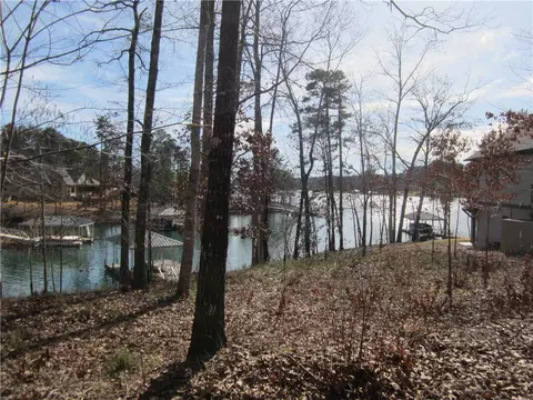 515 Pointe West Dr, Seneca, SC 29672 photo 2