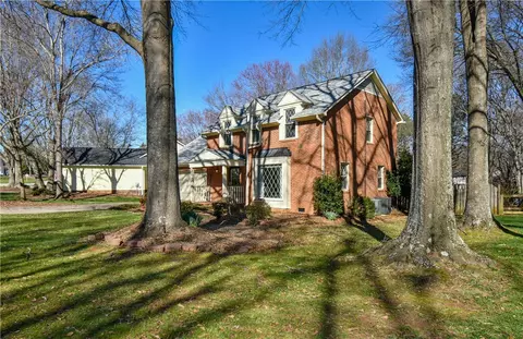 105 E Shefford St, Greer, SC 29650 photo 7