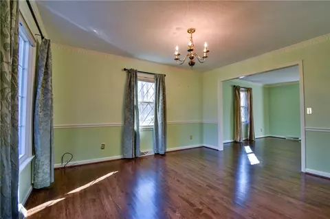 105 E Shefford St, Greer, SC 29650 photo 3