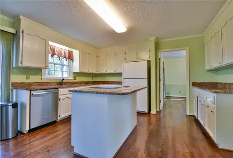 105 E Shefford St, Greer, SC 29650 photo 4
