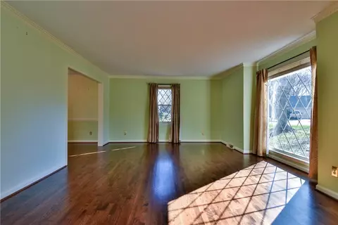 105 E Shefford St, Greer, SC 29650 photo 10