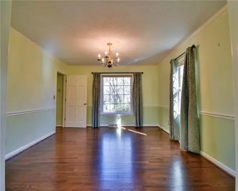 105 E Shefford St, Greer, SC 29650 photo 6