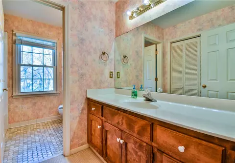 105 E Shefford St, Greer, SC 29650 photo 8