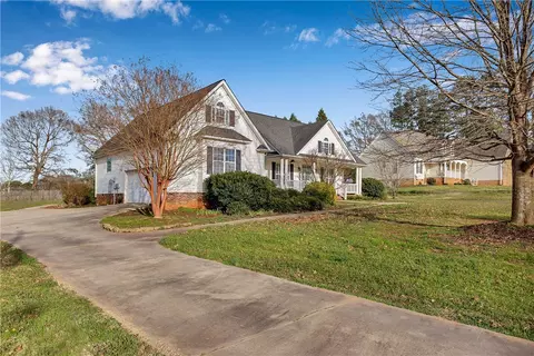 697 Long Rd, Williamston, SC 29697 photo 3