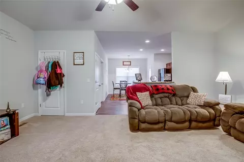 106 W 3rd Ave, Easley, SC 29640 photo 4
