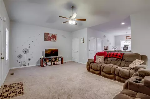 106 W 3rd Ave, Easley, SC 29640 photo 6