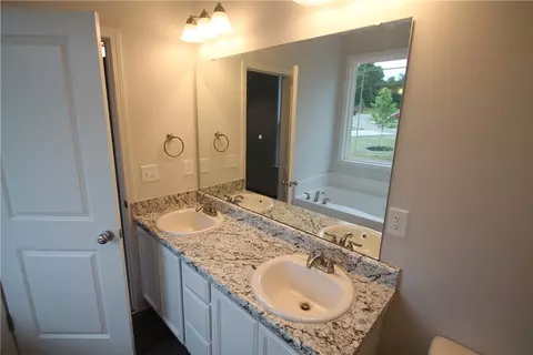 302 S Stonegate Dr, Seneca, SC 29678 photo 8