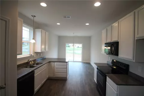 302 S Stonegate Dr, Seneca, SC 29678 photo 5
