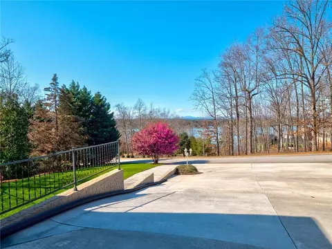 301 Falling Leaf Ct, Seneca, SC 29672 photo 5