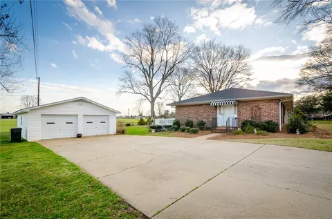 233 Gray Dr, Williamston, SC 29697 photo 5