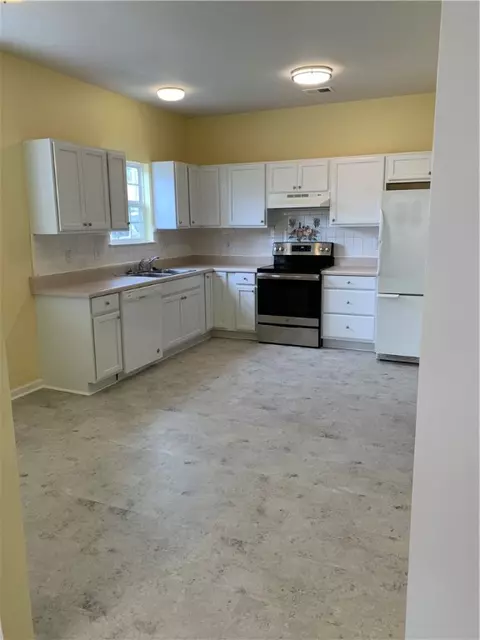 880 Louie Ln, Seneca, SC 29678 photo 2