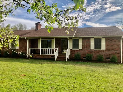 534 Farmer St, Starr, SC 29684 photo 1