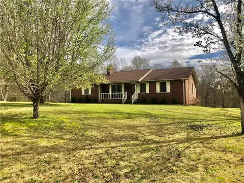 534 Farmer St, Starr, SC 29684 photo 8