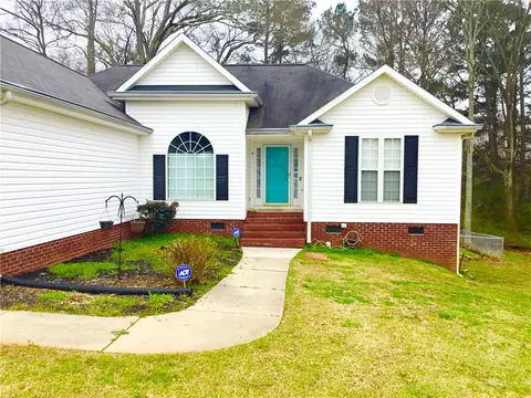 121 Jester Ct, Williamston, SC 29697 photo 3