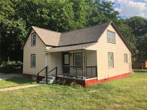 2 W 5 Th St, Williamston, SC 29697 photo 2
