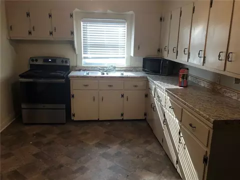 2 W 5 Th St, Williamston, SC 29697 photo 4