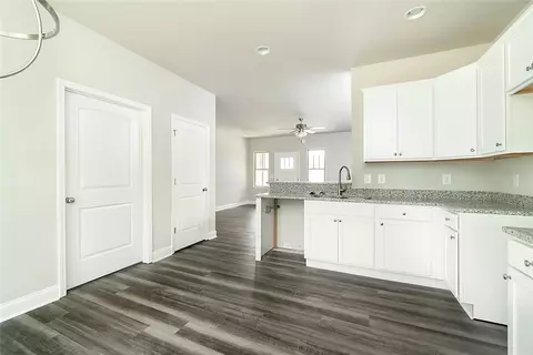 520 W 2nd Ave, Easley, SC 29640 photo 7