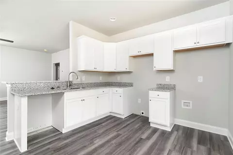 520 W 2nd Ave, Easley, SC 29640 photo 6