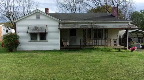 204 Grant St, Easley, SC 29640 photo 2