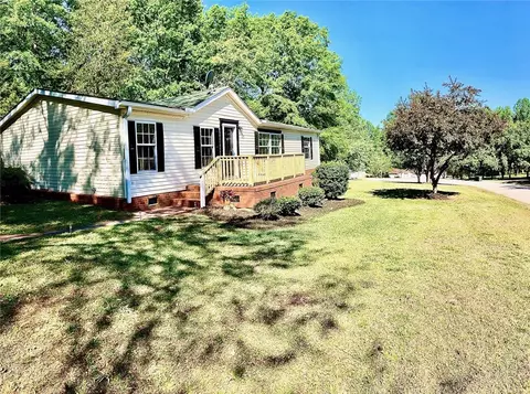 105 Nellstone Ct, Easley, SC 29642 photo 3