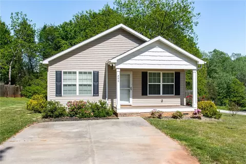 200 Whitten St, Easley, SC 29640 photo 1